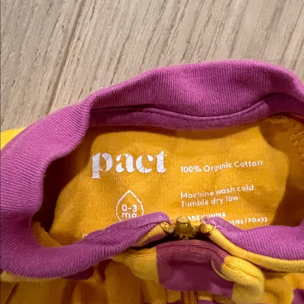 Pact Organic Footed Pajamas 0-3 mo & 3-6 mo bundle - Picture 2 of 3